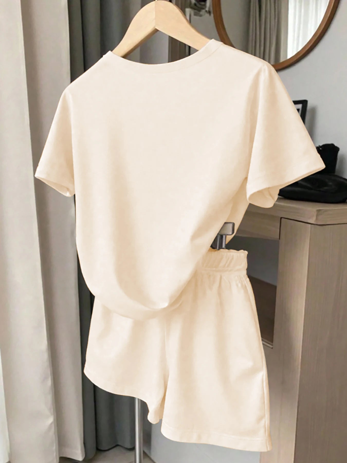 French Retro Style Exquisite Gold-Edged Bow Print Short-Sleeve Set for Women, Loose and Slimming, Elegant and Casual Fashion Versatile T-Shirt and Shorts Two-Piece Set, Daily Date Outfit, Women's Clothing